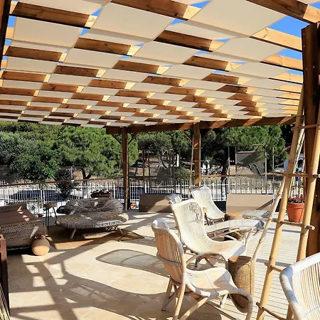 Ceshme Hotel